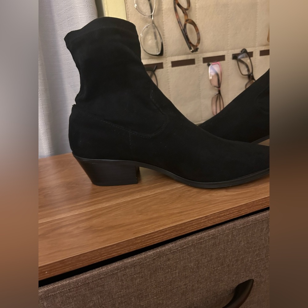 Boot - Picture 3 of 5